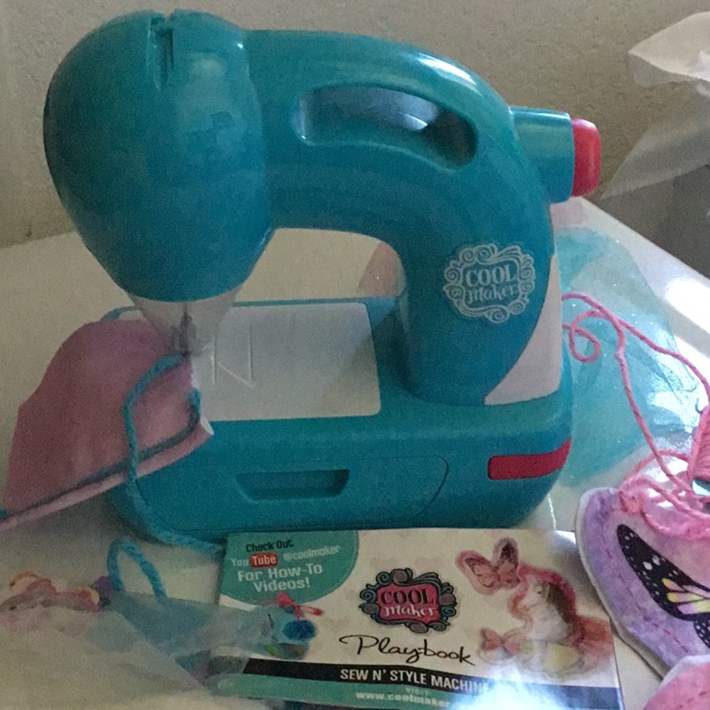 Cool Maker sew n style machine